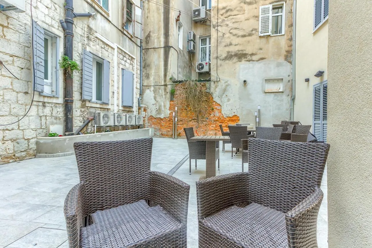Luxury Bed & Breakfast Rooms Irini, In The Heart Of ספליט