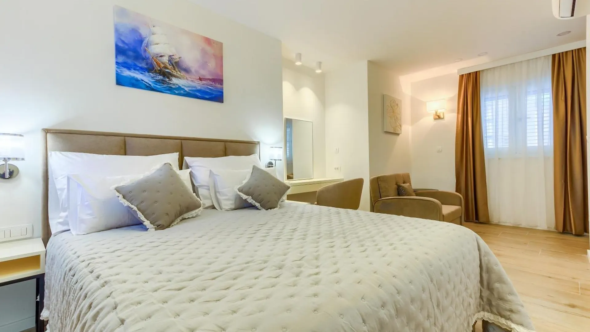 Luxury Bed & Breakfast Rooms Irini, In The Heart Of ספליט