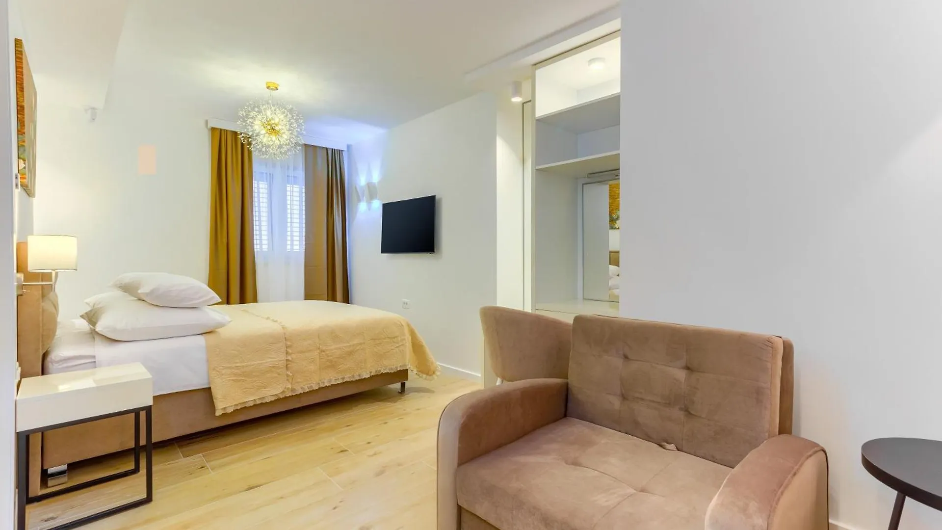Luxury Bed & Breakfast Rooms Irini, In The Heart Of ספליט