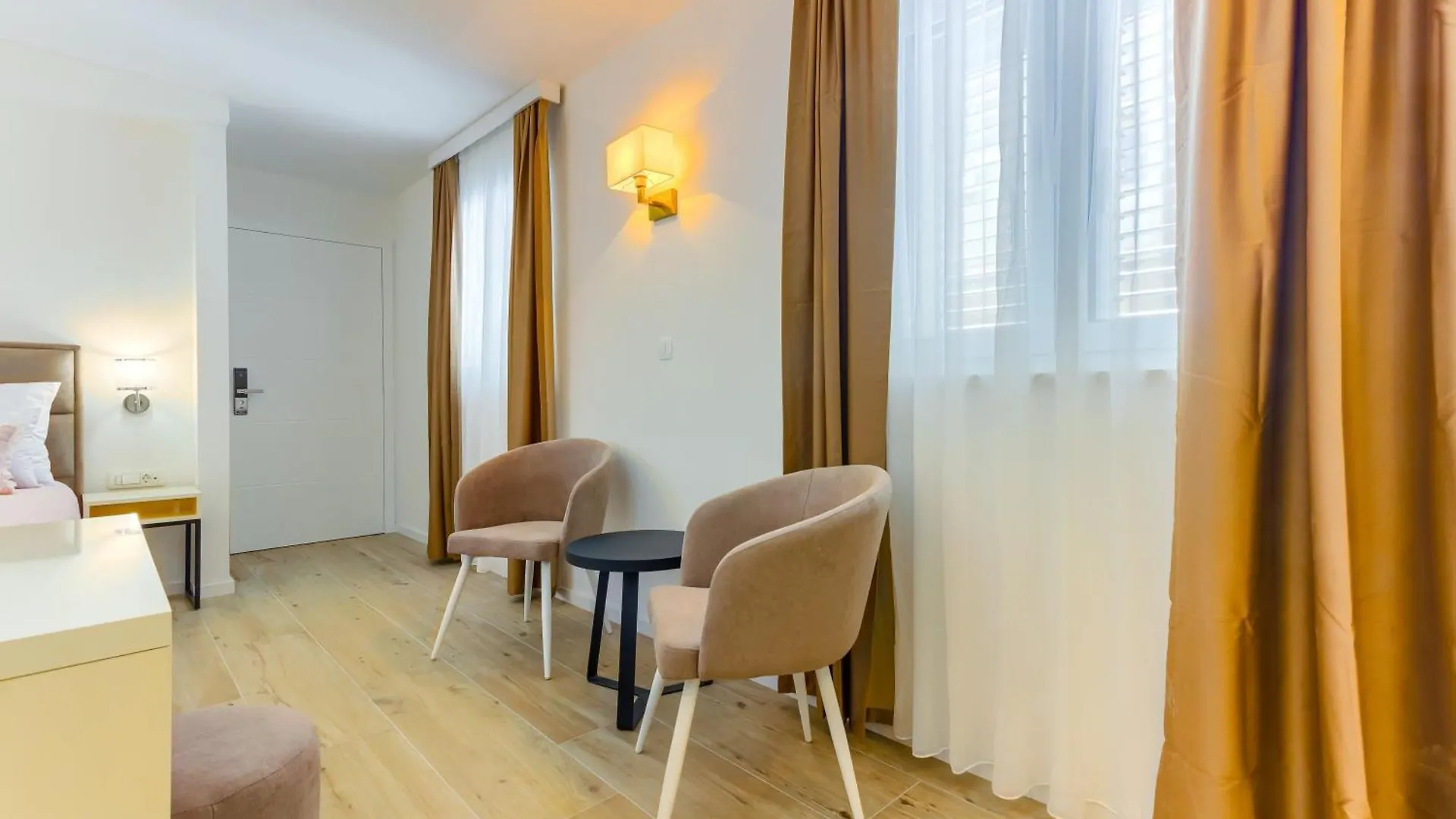 Luxury Bed & Breakfast Rooms Irini, In The Heart Of ספליט