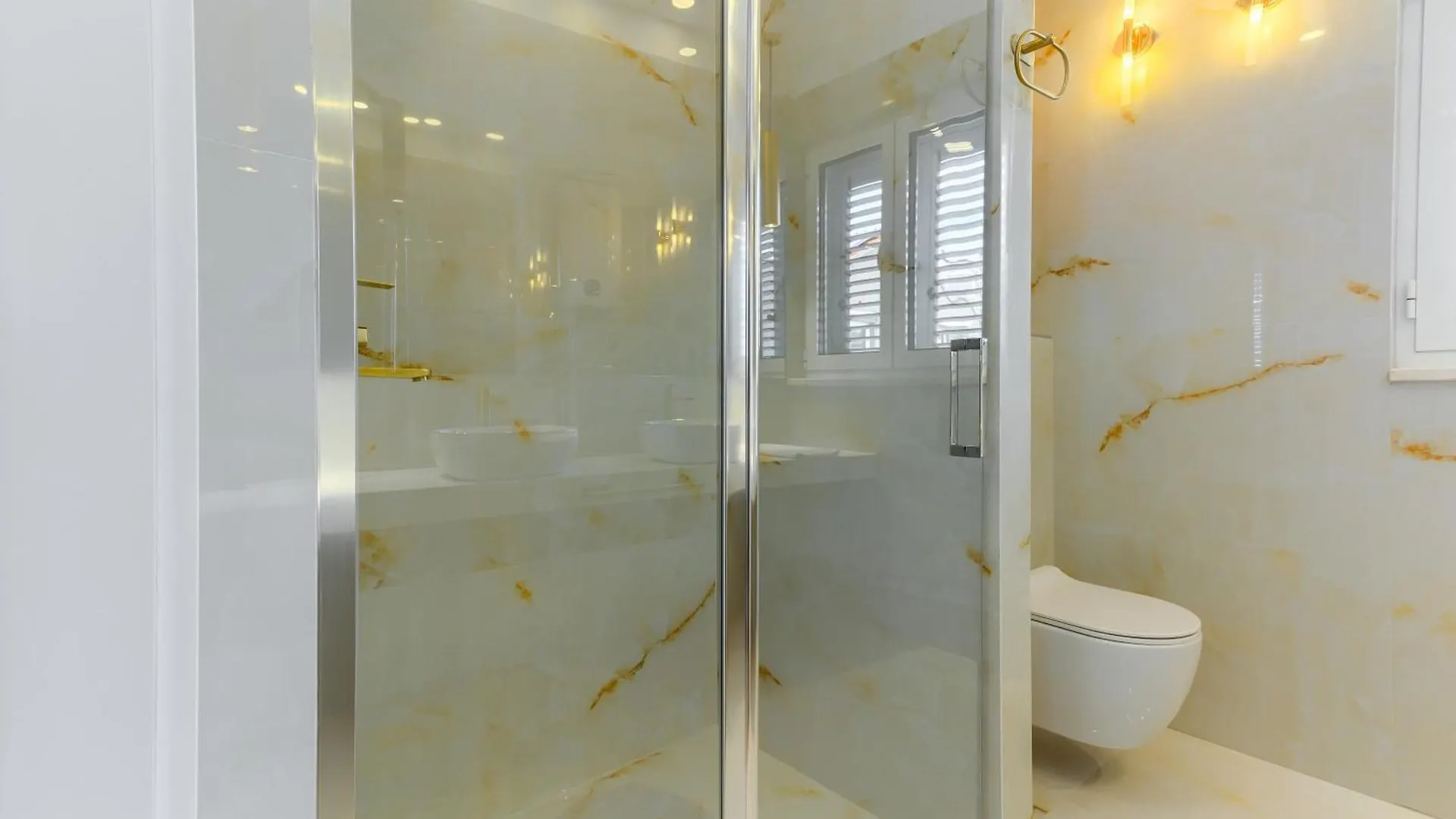 Luxury Bed & Breakfast Rooms Irini, In The Heart Of ספליט 0*,
