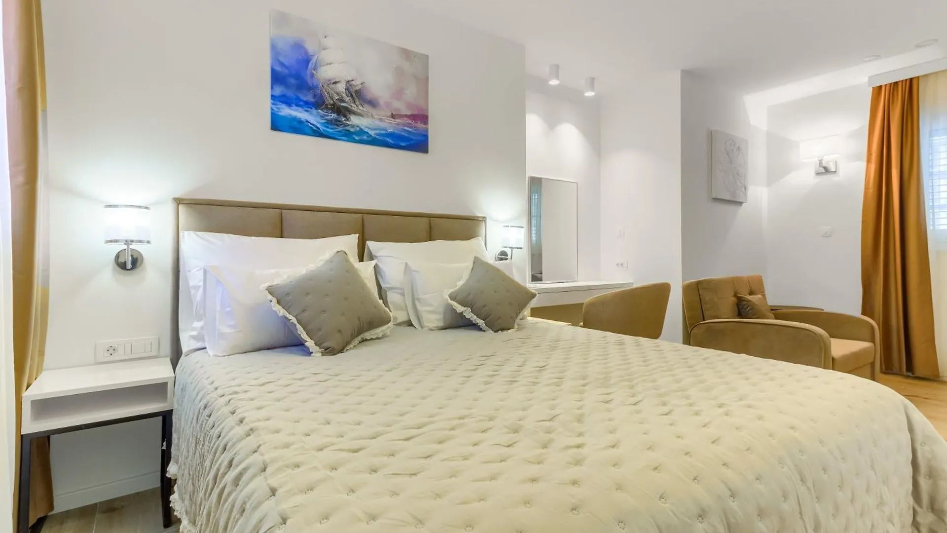 Luxury Bed & Breakfast Rooms Irini, In The Heart Of ספליט
