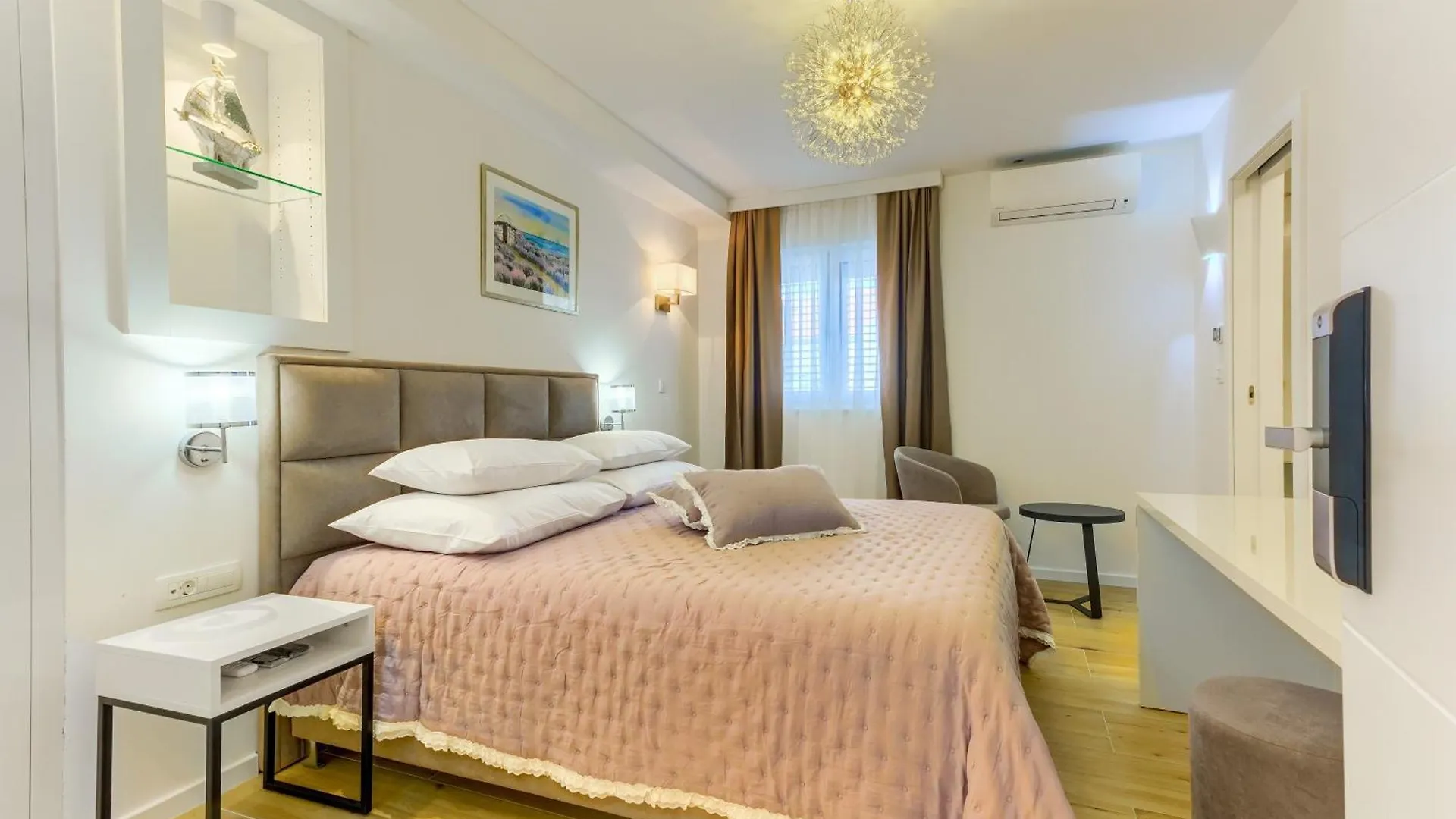 Luxury Bed & Breakfast Rooms Irini, In The Heart Of ספליט 0*,